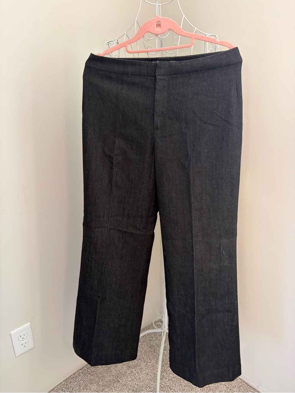 Ellen Tracy Black Relaxed-Leg Dress Pants